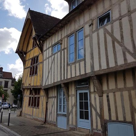 Maison Du Dauphin 1534 Troyes Dış mekan fotoğraf