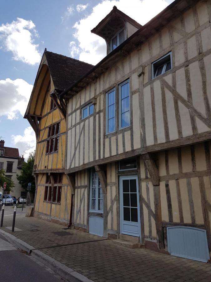 Maison Du Dauphin 1534 Troyes Dış mekan fotoğraf