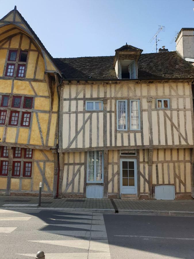 Maison Du Dauphin 1534 Troyes Dış mekan fotoğraf